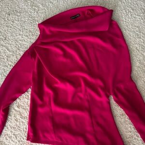 Women top off the shoulder- asymmetrical